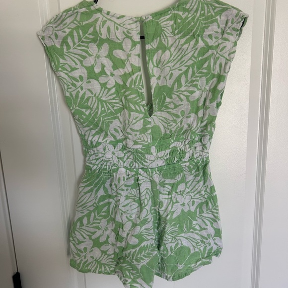 Abercrombie Kids Green and White Floral Romper 13/14 - Picture 3 of 3
